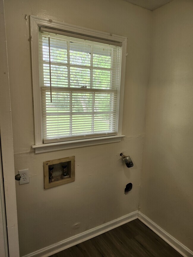 Building Photo - 1381 Biscayne Dr