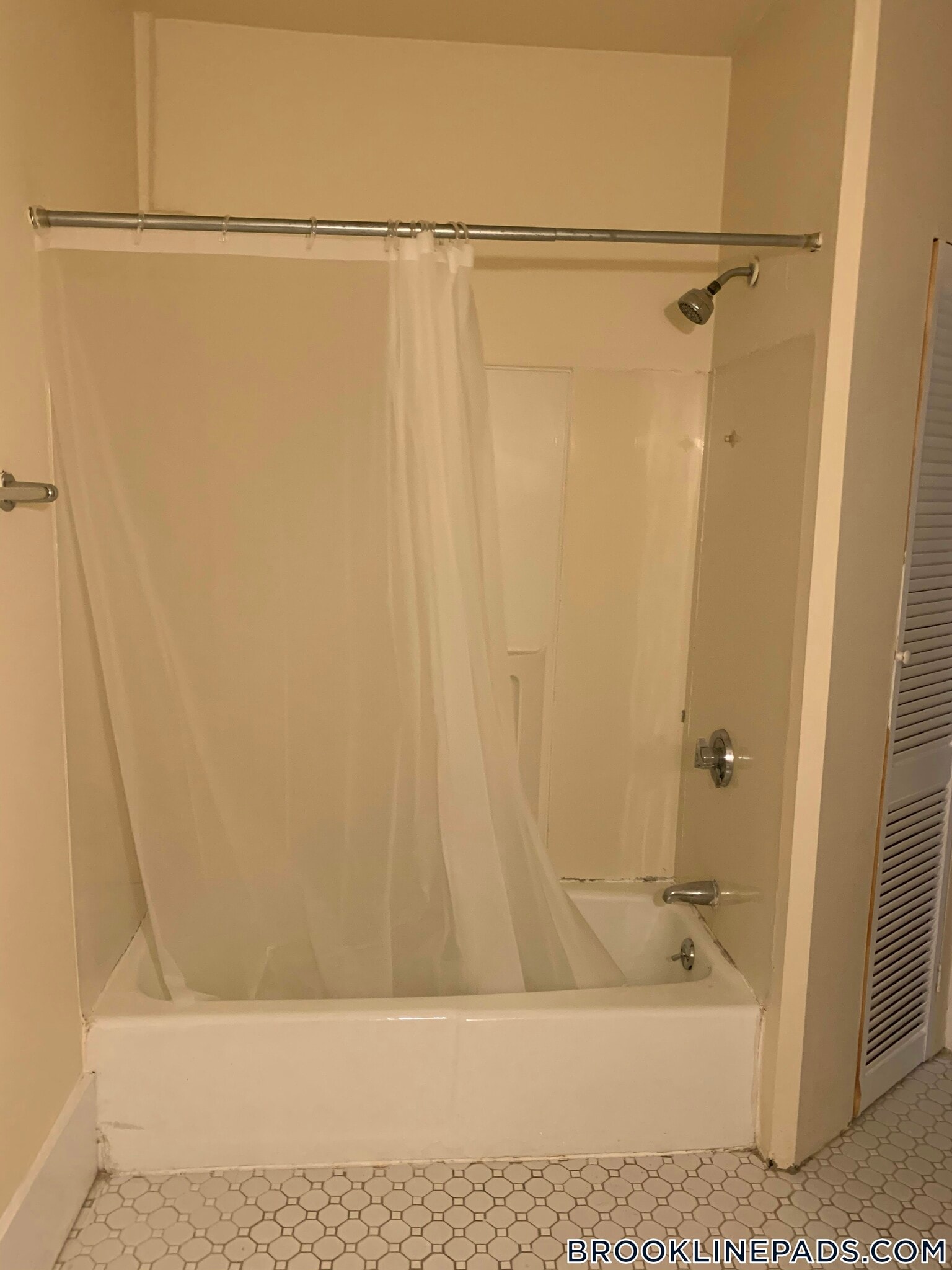 Building Photo - 208 Winthrop Rd