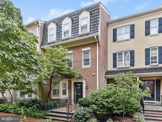 Building Photo - 4424 Westover Pl NW