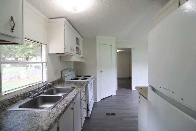 Building Photo - 65 Cameron Cir