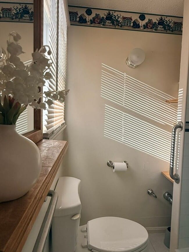 Building Photo - 10% off  1st month rent. Spacious 3 Bedroom, 2 Bath Townhouse with In-Unit Laundry in Lowell, MA