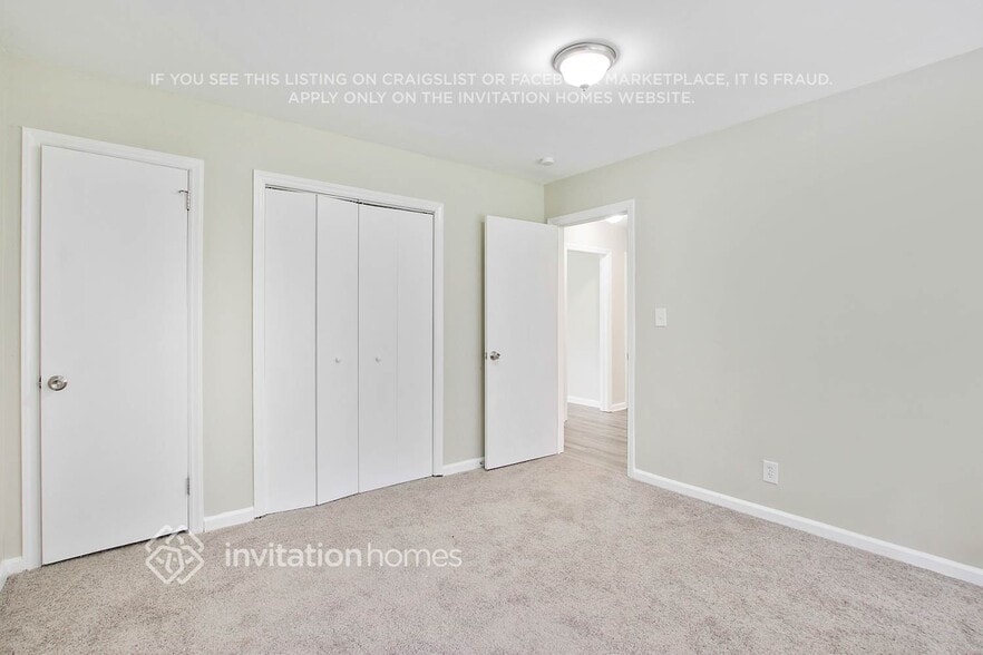 Building Photo - 2246 Collins Dr