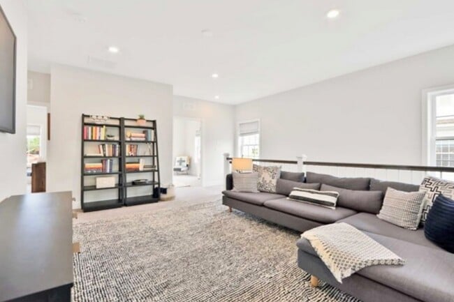 Building Photo - 1 Davies Dr