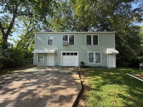 Building Photo - Two bedroom/1 bath garage apartment with Refrigerator and Gas range