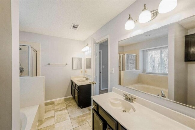 Building Photo - 10910 Willow Meadow Cir