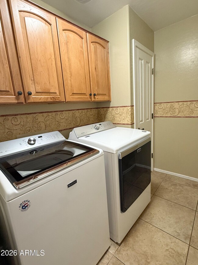 Building Photo - 11225 E Sylvan Ave