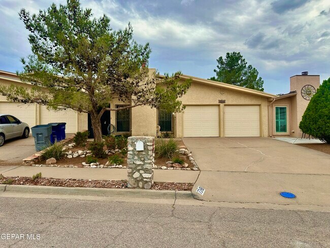 Building Photo - 724 Espada Dr