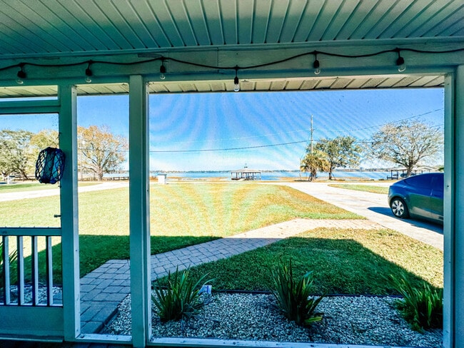 Building Photo - 1540 Lake Howard Dr