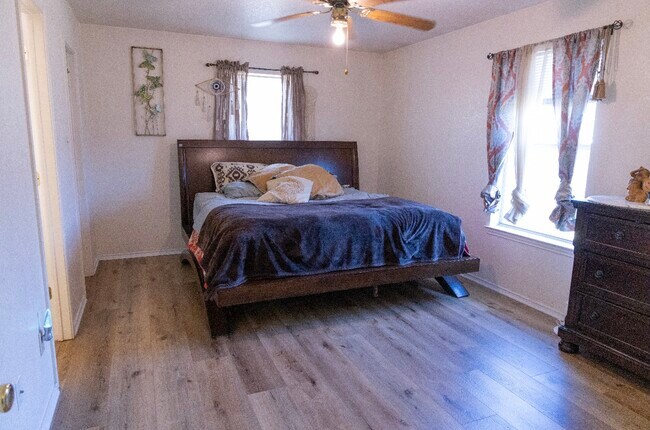 Building Photo - 2601 Mason Dr