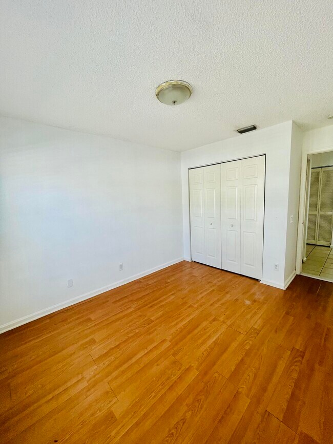 Building Photo - 7093 Middlebury Dr