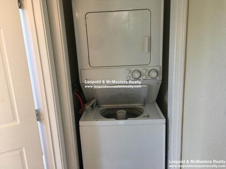 Building Photo - 19 Braemore Rd