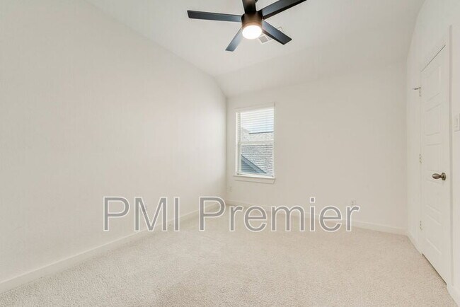 Building Photo - 3948 Mercedes Bend