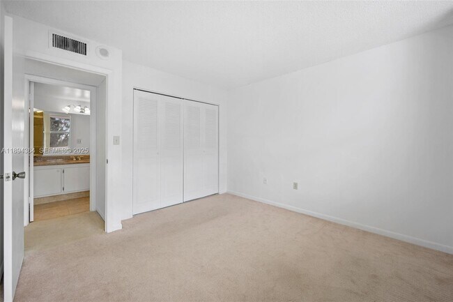 Building Photo - 1300 NE Miami Gardens Dr