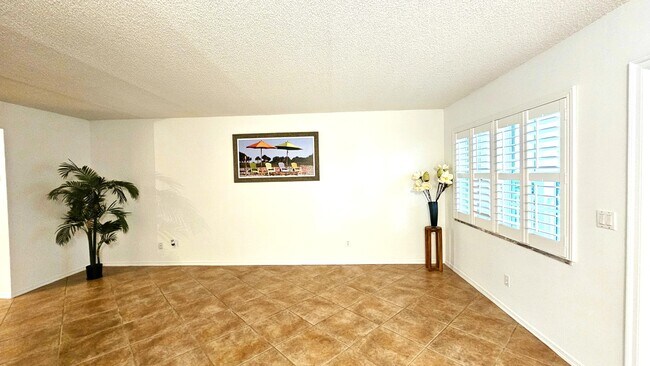 Building Photo - 1441 Ocean Dr