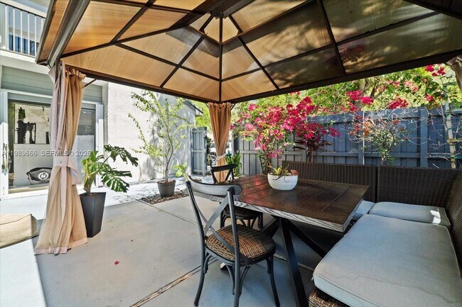 Building Photo - 3627 Cocoplum Cir