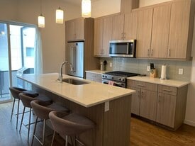 Building Photo - 3071 W 16th Ave