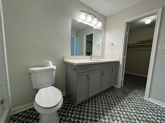 Building Photo - 12800 Briar Forest Dr