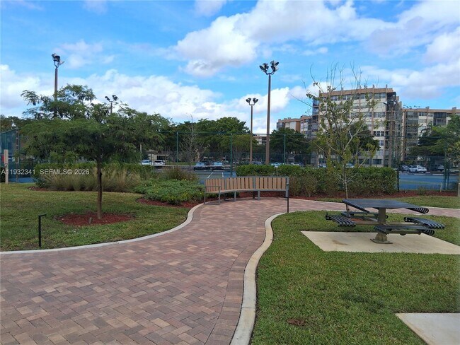 Building Photo - 1000 St Charles Pl