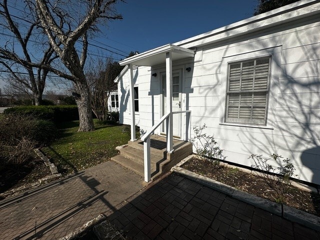 Building Photo - 14742 Hempstead Rd
