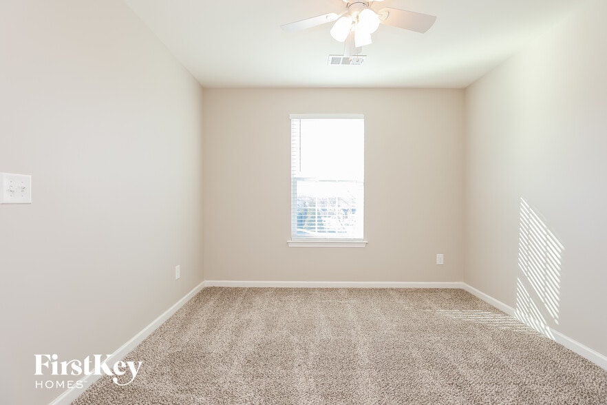 Building Photo - 7836 Oakfield Grove