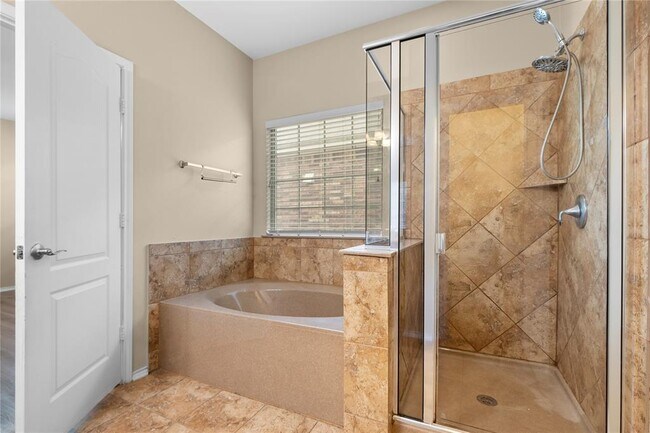 Building Photo - 14308 Lake Victor Dr