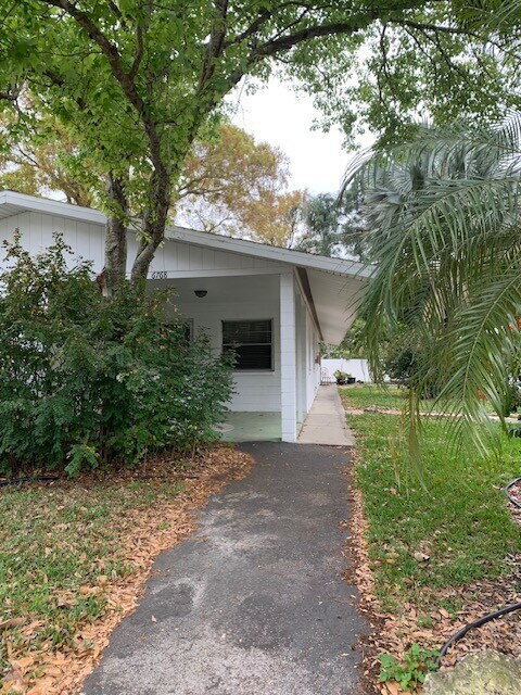 Building Photo - STUDIO  - All Utilities Included - St. Petersburg