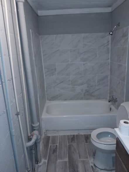 Building Photo - 1003 16th Ct