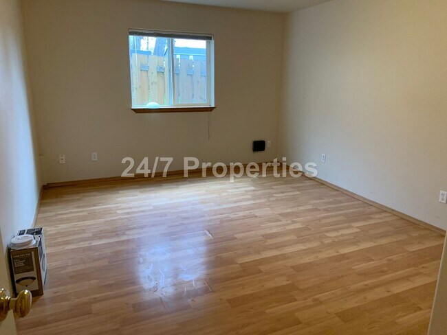 Building Photo - 2025-445MF