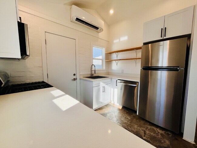 Building Photo - Adorable Studio Cabin near Joshua Tree Town Center
