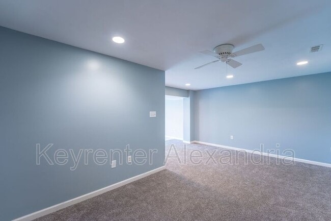 Building Photo - 13183 Oak Farm Dr