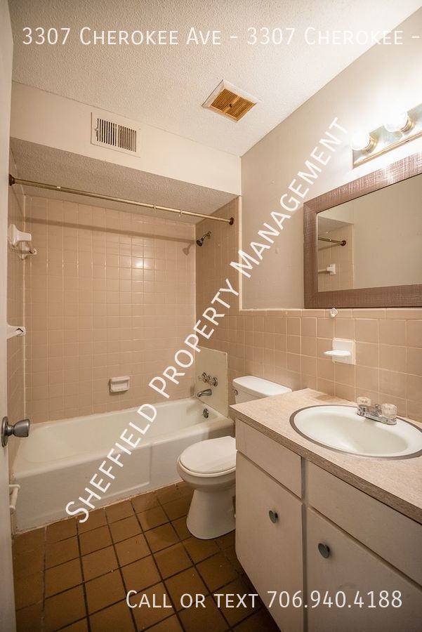 Building Photo - Beautiful home available today!