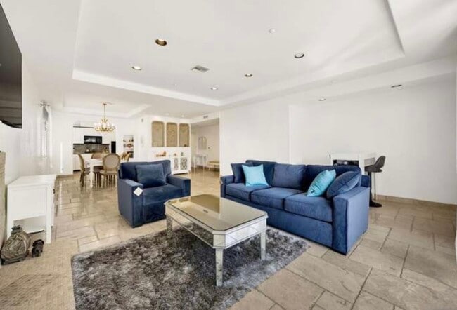 Living room - 11952 Montana Ave