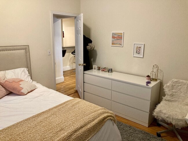 Building Photo - 56 Egmont St