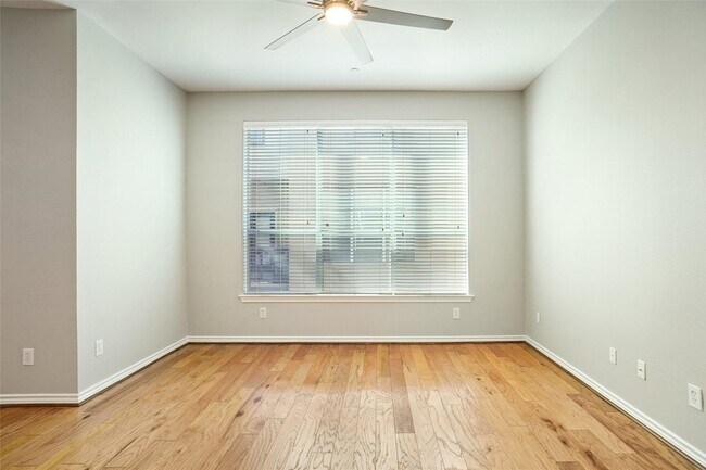 Building Photo - 4050 McKinney Ave
