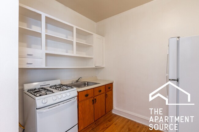 Primary Photo - 4851 N Damen Ave