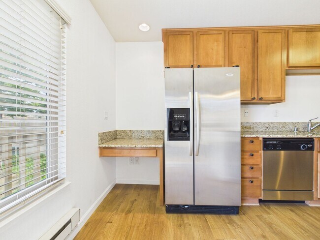 Building Photo - Upstairs One Bedroom Condo now available at Kimberly Place.