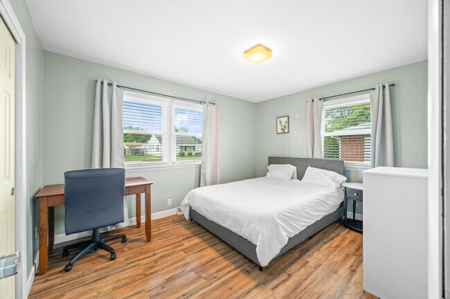 Building Photo - 2913 13th St