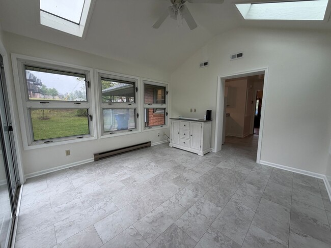 Building Photo - 3 Bedroom Home with Carport in Blacksburg