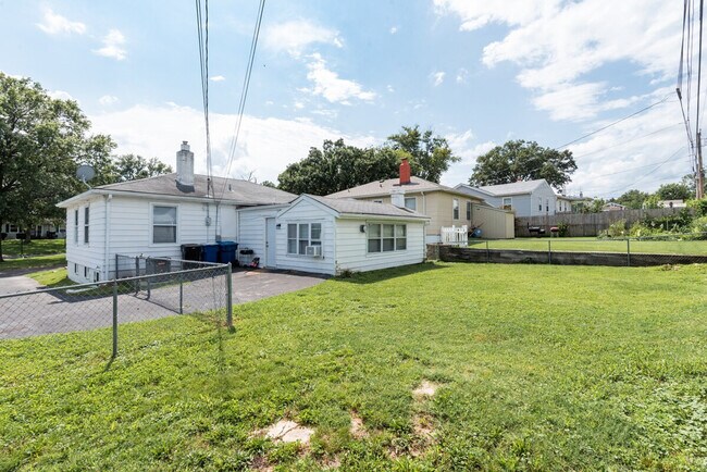 Building Photo - 9501 Upland Dr