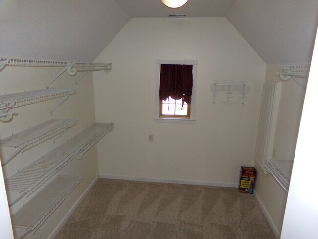 Building Photo - Beautiful 3 Bed 3.5 Bath Xenia Home!