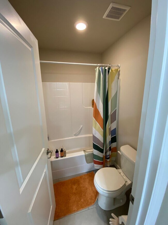 Building Photo - 4bd/3ba House in Tehaleh