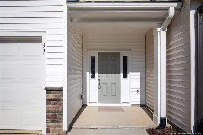 Building Photo - 39 Kingham Ln