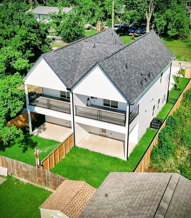 Building Photo - 6726 Dumble St