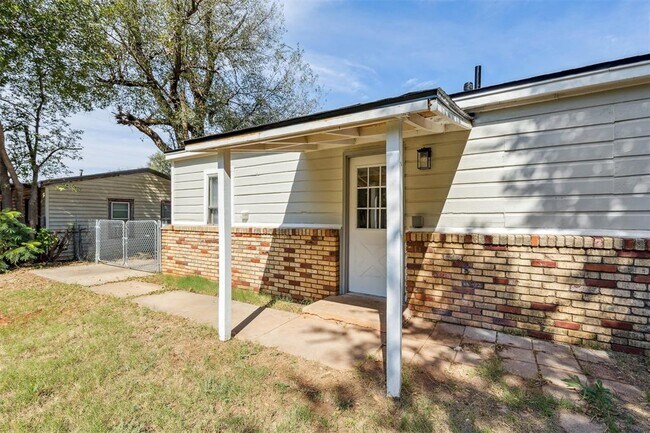 Building Photo - 1006 SE 51st St