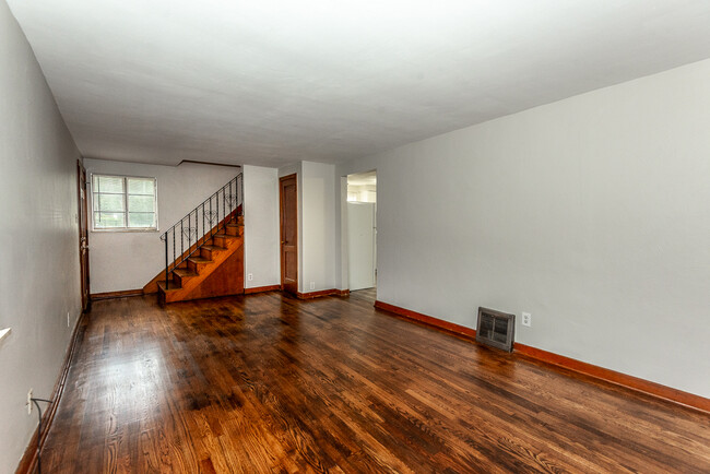Building Photo - 2533 Sylvania Dr