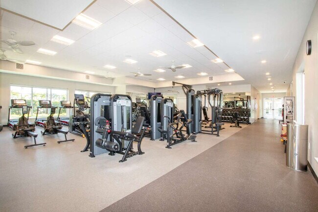 Building Photo - Spacious 5-Bed Retreat with Granite Elegance in Lakewood Ranch