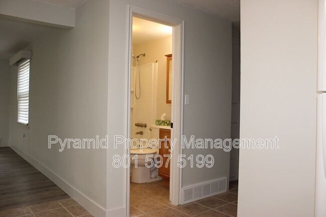 Building Photo - 760-762 N 100 W