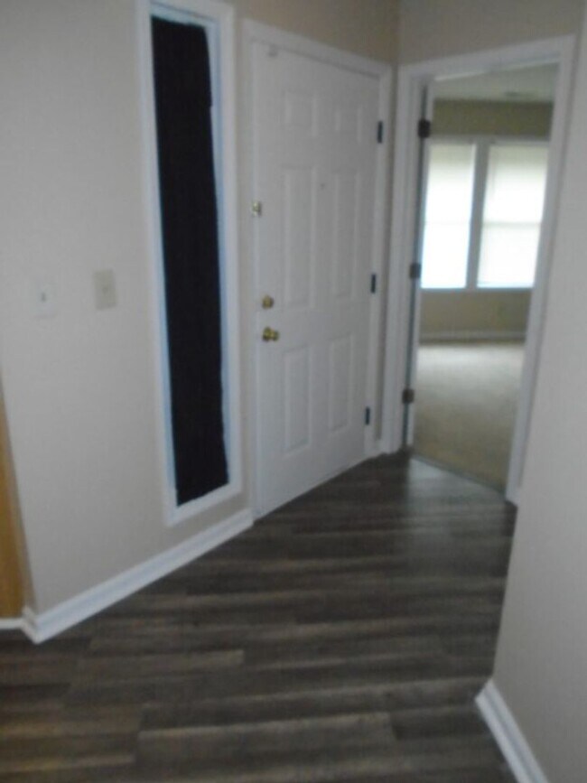 Building Photo - 2 bedroom condo for rent close to base!