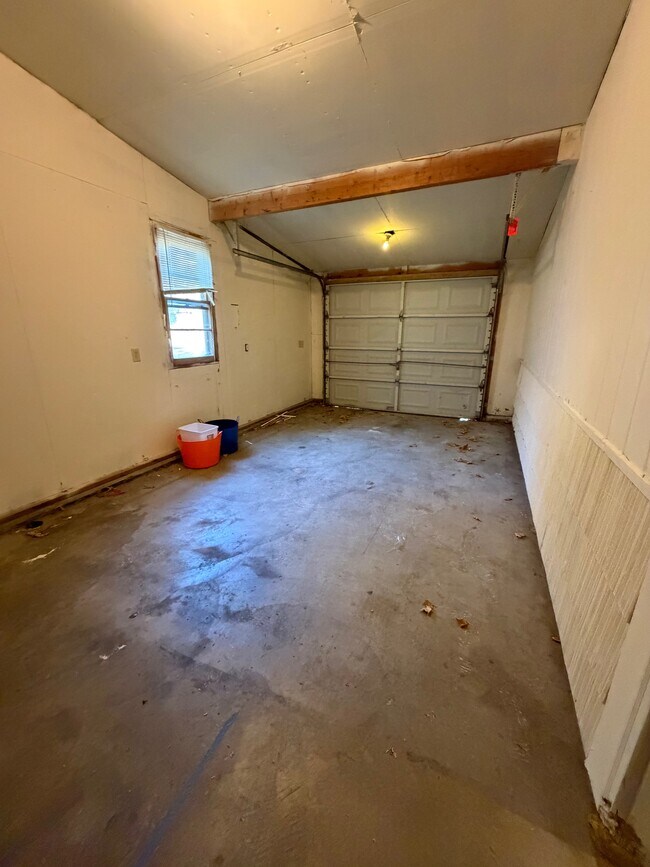 Building Photo - 618 Christopher St