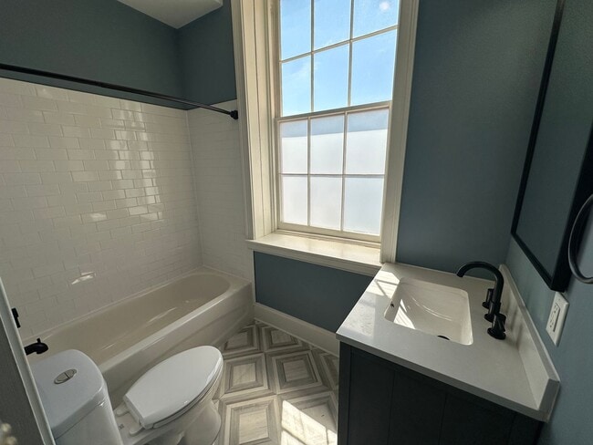 Building Photo - Charming 2 Bed 1 Bath Apartment in Downtown Fredericksburg